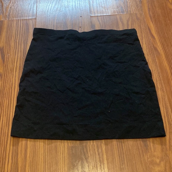 Black mini skirt - Picture 2 of 2